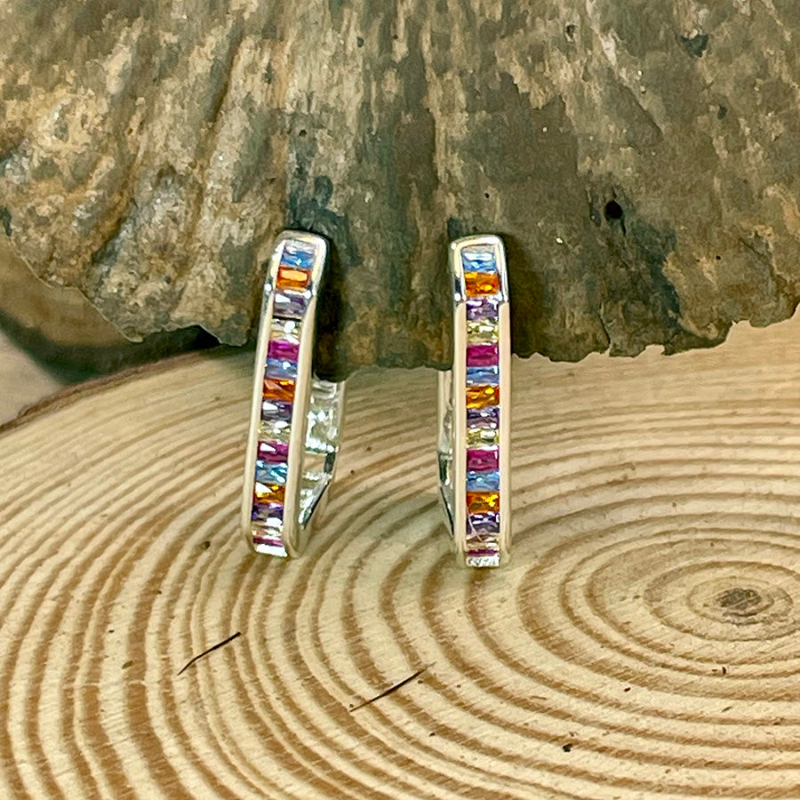 Boucles d’oreilles femme SUGAR HANGOVER – créoles rectangulaires 17 x 12 mm, zircons multicolores et argent 925