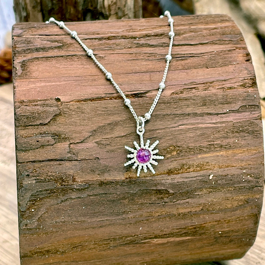 Collier femme MYSTIC SUNRISE – pendentif soleil améthyste et chaîne gourmette perlée argent 925