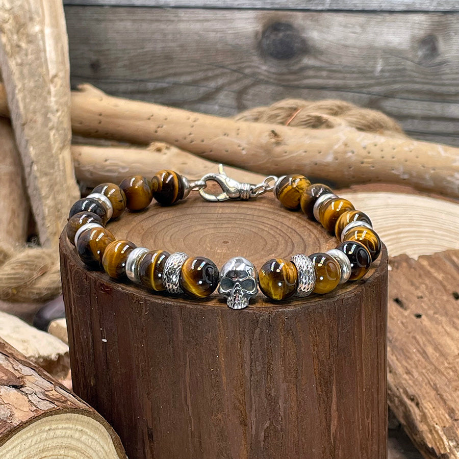 Bracelet homme GASOLINE KISSES – perles d’œil de tigre 10 mm, tête de mort argent 925 et fermoir mousqueton