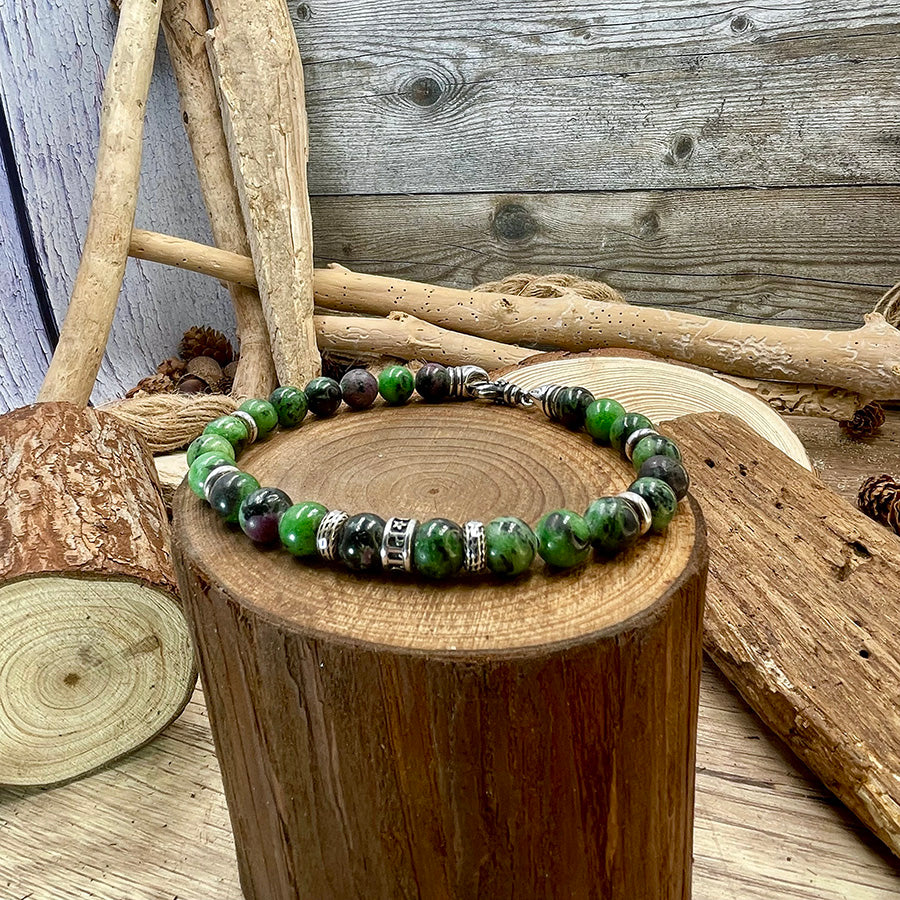 Bracelet homme KISS MY POISON – perles de rubis zoïsite 8 mm, donut signature, fermoir mousqueton et argent 925