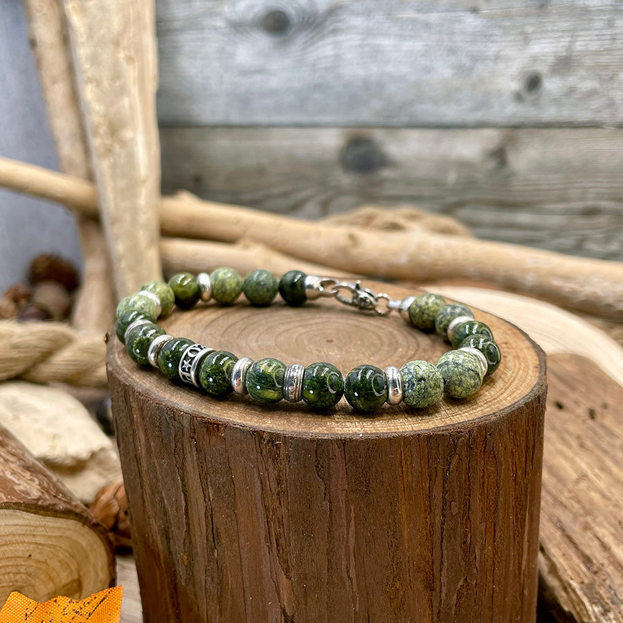 Bracelet homme SNAKE BITE – perles rondes de serpentine 8 mm, fermoir mousqueton et argent 925