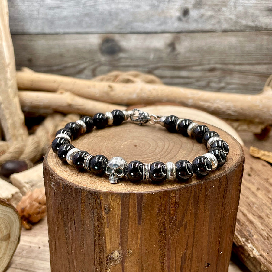Bracelet homme BLACK SOUL – perles d’onyx 8 mm, tête de mort signature, fermoir mousqueton et argent 925