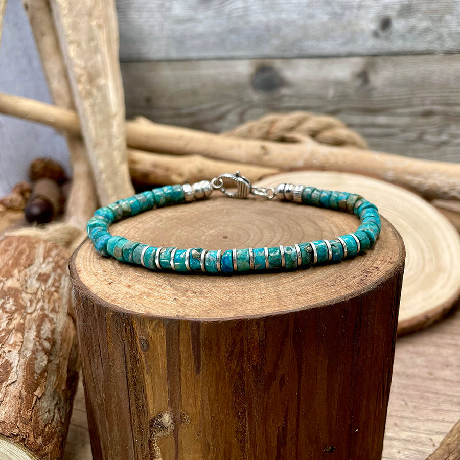 SHORE BREAK BRACELET SURFEUR EN PERLES HEISHI DE TURQUOISES NATURELLES AVEC INTERCALAIRES ET FERMOIR EN ARGENT 925