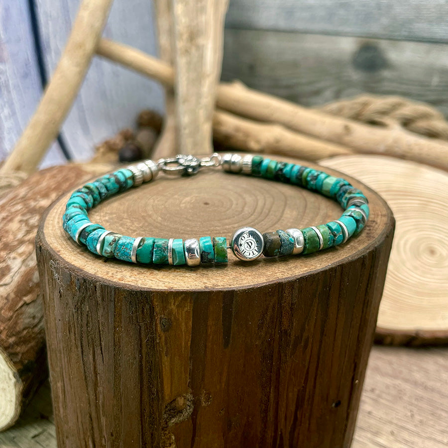 TAO BRACELET SURFEUR EN PERLES HEISHI DE TURQUOISES NATURELLES AVEC INTERCALAIRES ET FERMOIR EN ARGENT 925