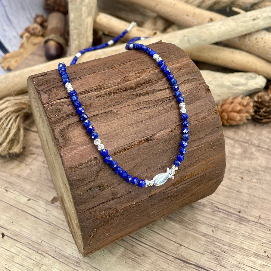 Collier femme SWIM YOUR WAY, BOSS! – perles de lapis lazuli, poisson miroir et perles diamantées argent 925