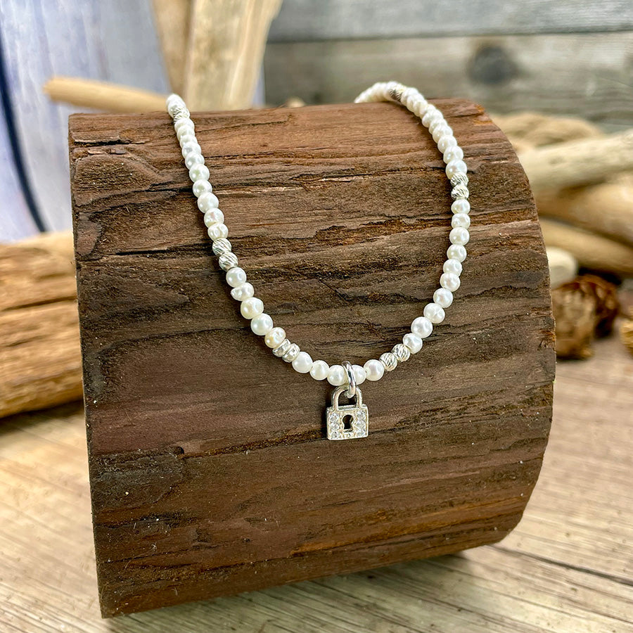 Collier femme PRIVATE? NOT FOR EVERYONE – perles de culture 4 mm, cadenas zircon et perles diamantées argent 925