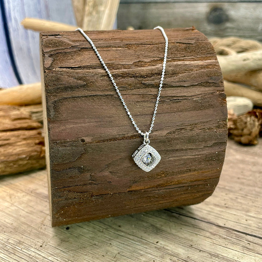 Collier femme DON’T TOUCH, I’M FLOATING – chaîne boules facettées scintillantes et pendentif zircon flottant en argent 925