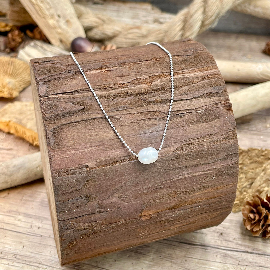 Collier femme SLIDE MY PEARL – chaîne boules facettées et perle de culture blanche, monté en argent 925.