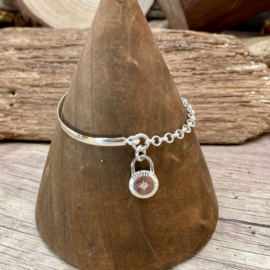 Bracelet femme LOCK ME BABY – demi-jonc épais, chaîne jaseron et cadenas étoile en argent 925
