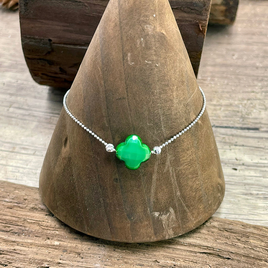 Bracelet femme DROP MY NEON – trèfle en cristal vert & chaîne boules scintillantes en argent 925