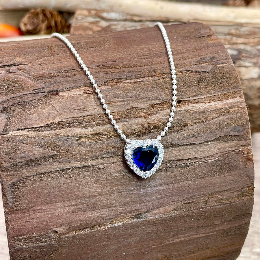 Collier femme PLAY WITH MY HEART en argent 925 – chaîne boules facettées scintillantes et pendentif cœur en zircon saphir et zircons blancs