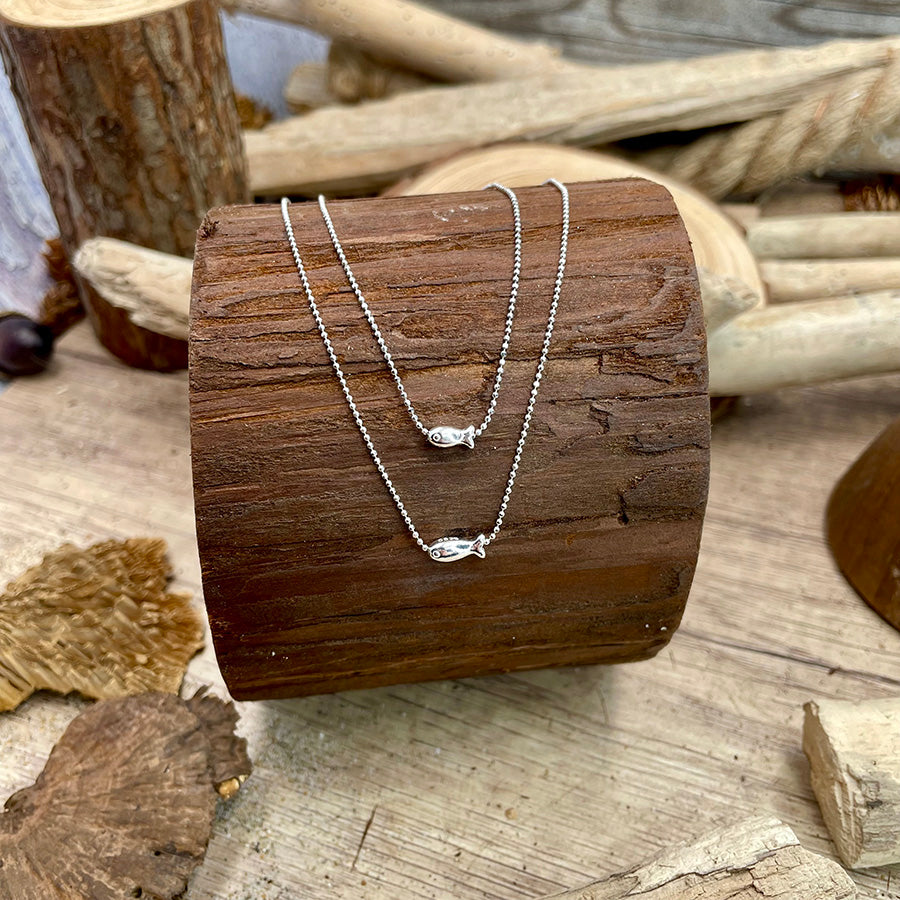 Collier femme HOOK ME SOFTLY – double rang poissons stylisés en argent 925, chaîne boules facettées anti-nœuds