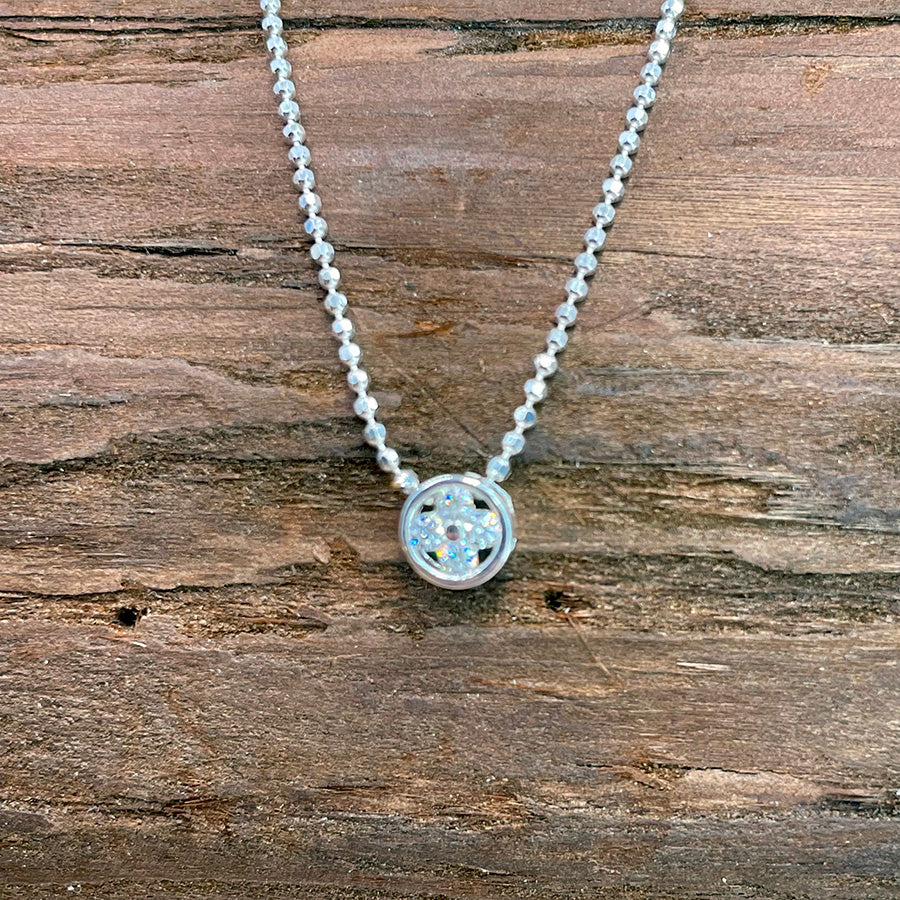 Collier femme SHUT THE LUCK UP – chaîne boules facettées scintillantes, pendentif trèfle pavé de zircons façon diamant et argent 925