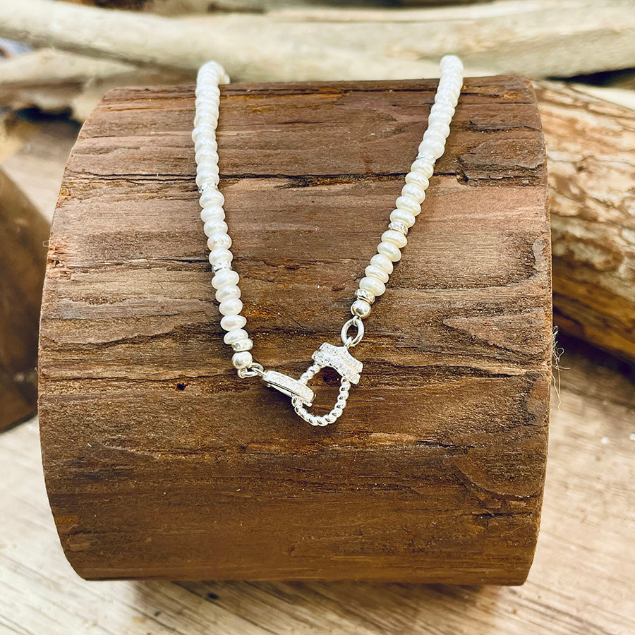 Collier femme SHUT UP & LOCK – perles de culture blanches, fermoir bijou en argent 925 pavé de zircons