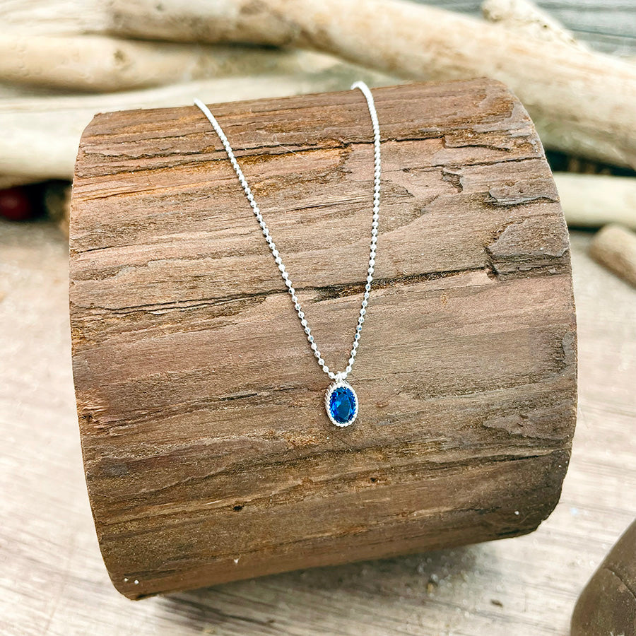 Collier femme BORN TO BE ROYAL – chaîne boules facettées scintillantes et pendentif zircon façon saphir en argent 925