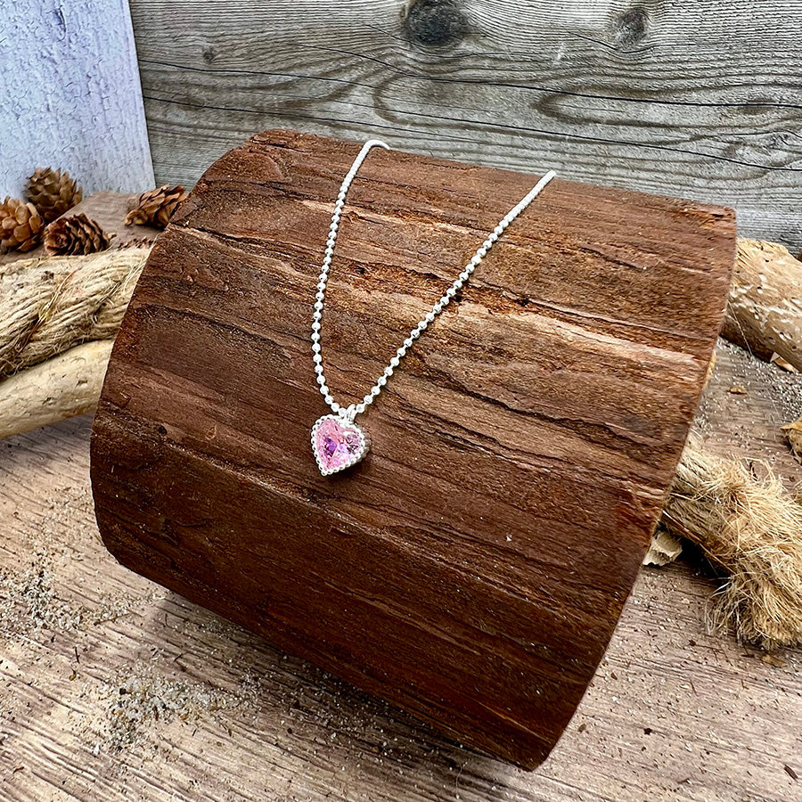 Collier femme COTTON CANDY CRUSHED ME – chaîne boules facettées scintillantes, pendentif cœur zircon rose et serti milgrain en argent 925