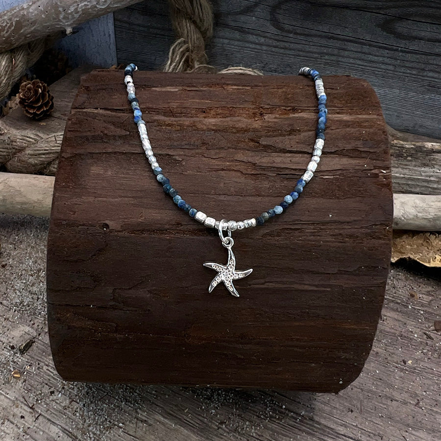 Collier femme BORN TO SPLASH – perles de lapis-lazuli & pendentif étoile de mer pavée en argent 925