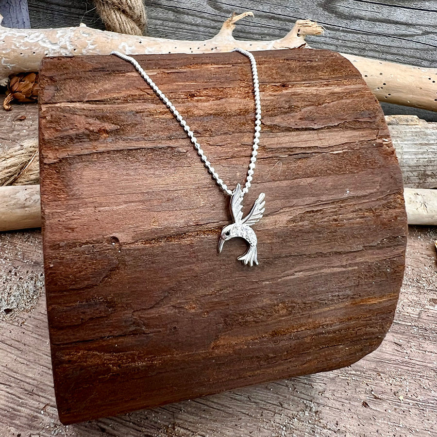 Collier femme DRAMA WINGS INCLUDED – chaîne boules facettées scintillantes, pendentif colibri serti zircons et argent 925
