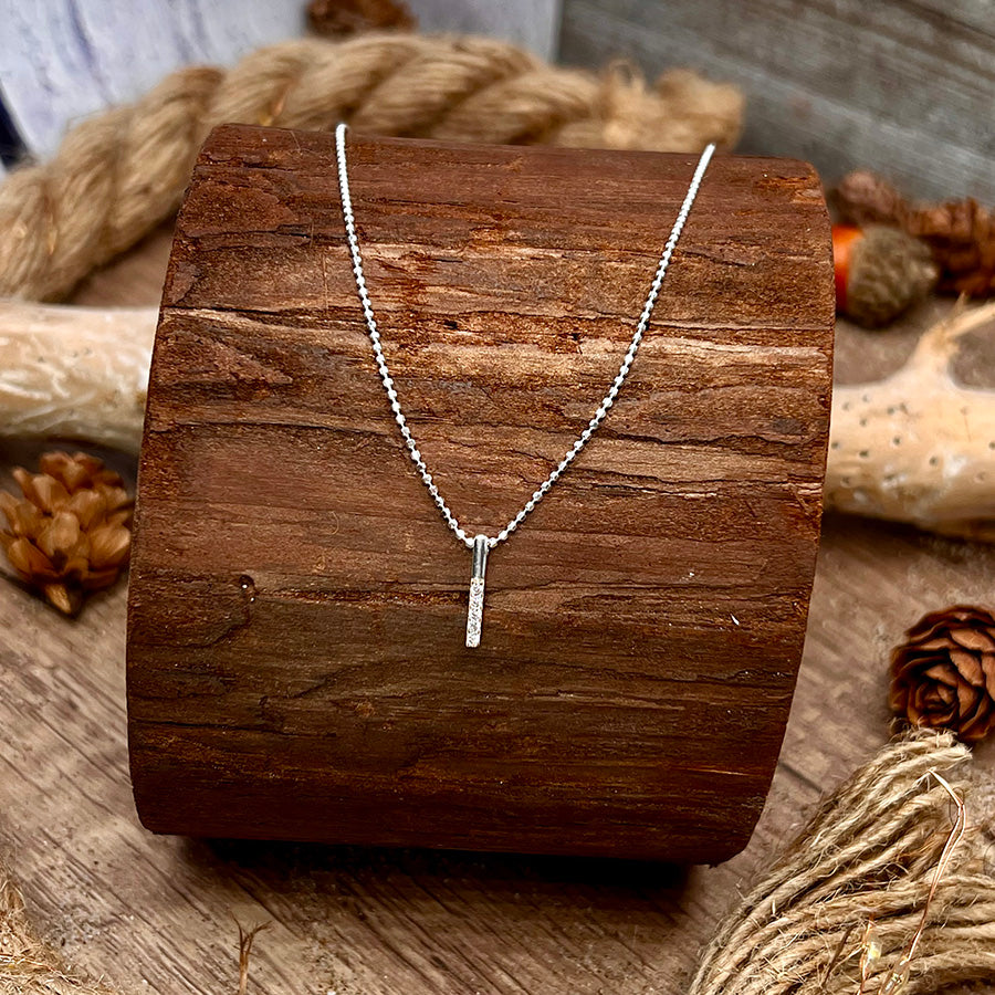 Collier femme LINE ME UP, DARLING – pendentif barre zircons façon diamant, chaîne boules facettées scintillantes argent 925