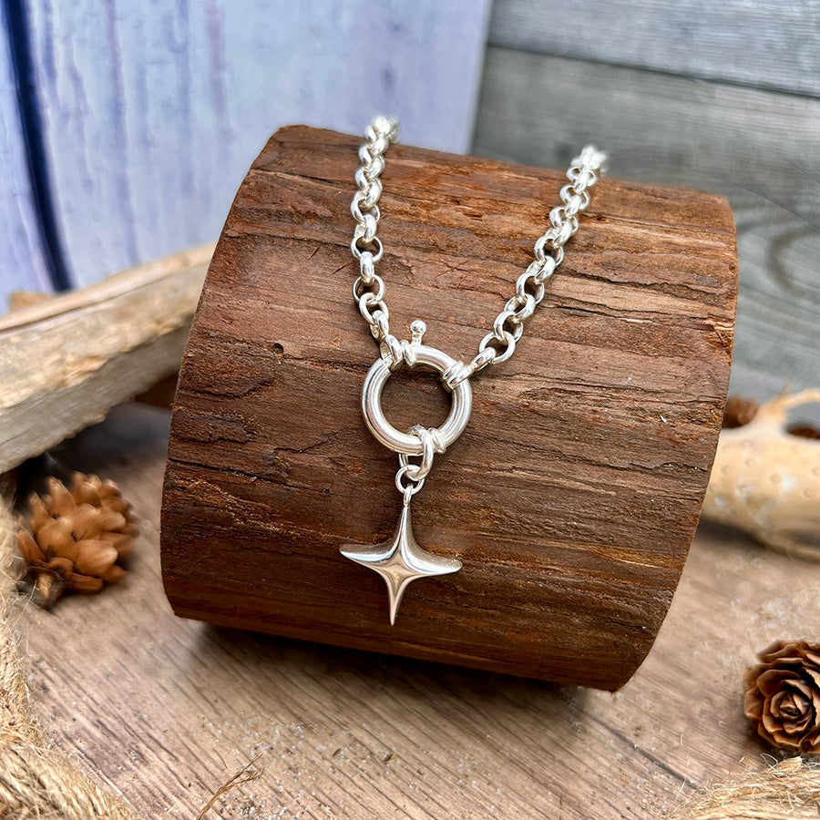 Collier femme SHOOT MY STAR – chaîne jaseron épaisse, pendentif étoile bombée et fermoir bouée oversize en argent 925