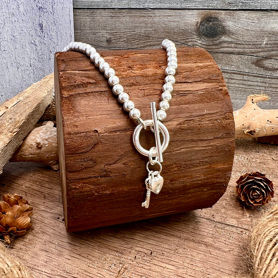 Collier femme LOVE? I KEEP THE KEY – perles boules 5 mm argent 925, fermoir toggle oversize et pendentifs cœur cadenas et clé