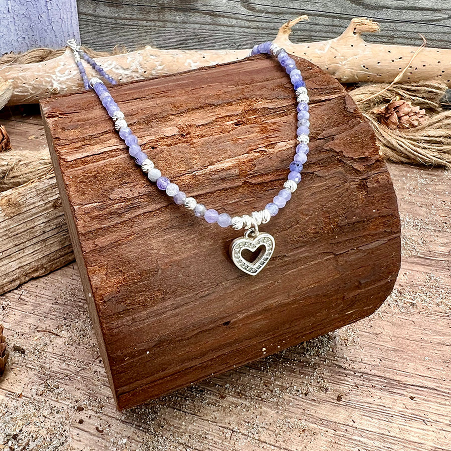 Collier femme I'M PRICELESS, DARLING – perles de tanzanite facettées, pendentif cœur ajouré zircon et argent 925