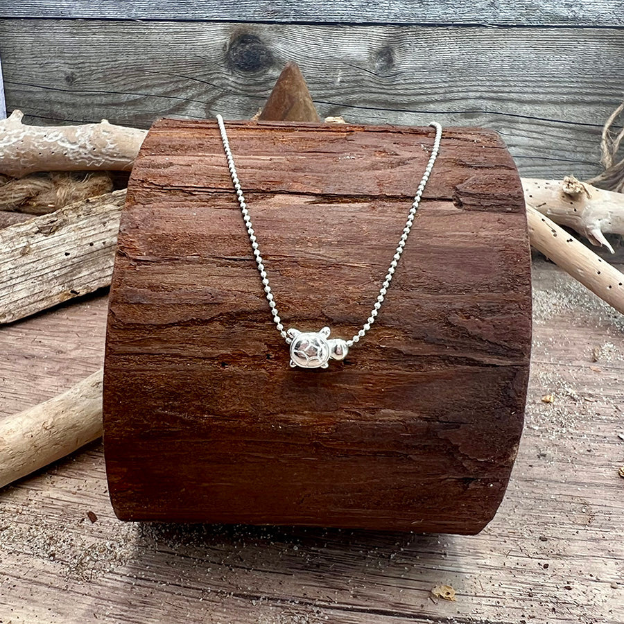 Collier femme WALK OF GLAM – chaîne boules facettées scintillantes et pendentif tortue miroir argent 925