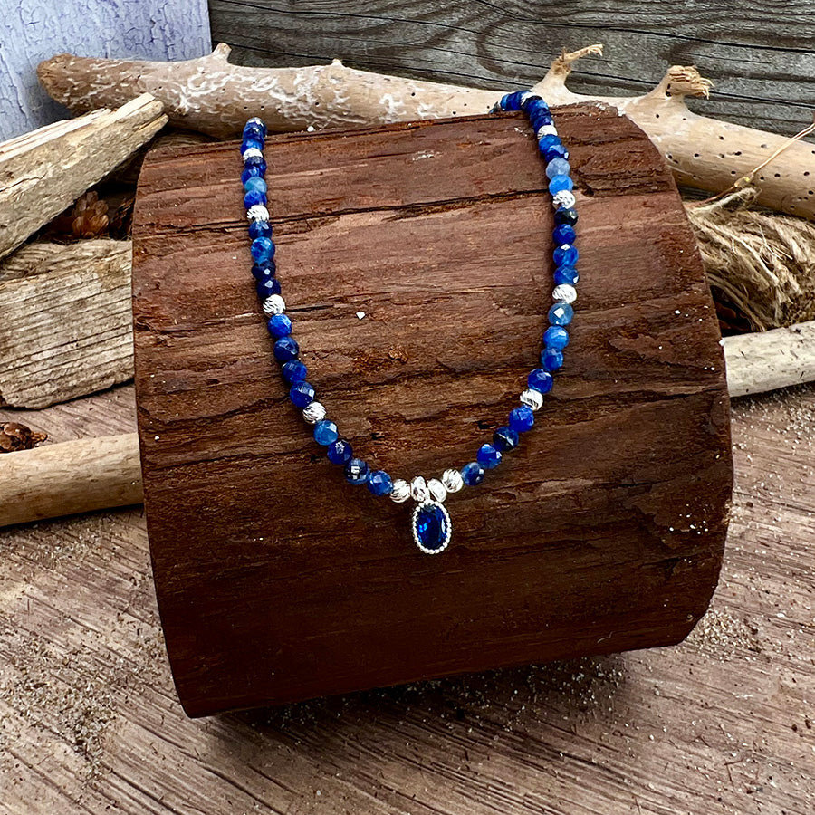 Collier femme LAST CRUSH BEFORE MIDNIGHT – perles de cyanite, pendentif ovale zircon bleu serti milgrain et argent 925