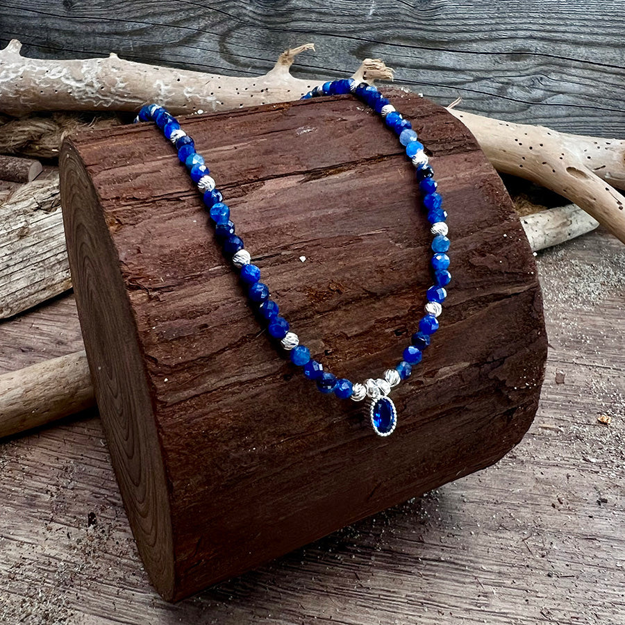 Collier femme LAST CRUSH BEFORE MIDNIGHT – perles de cyanite, pendentif ovale zircon bleu serti milgrain et argent 925
