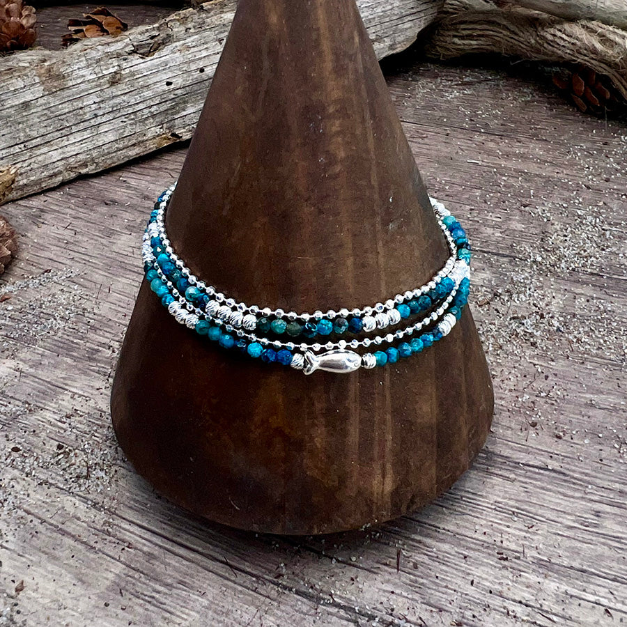 LAGOON MULTI-ROW BRACELET IN AZURITE PEARLS AND STRUCTURED PENDANT IN 925 SILVER