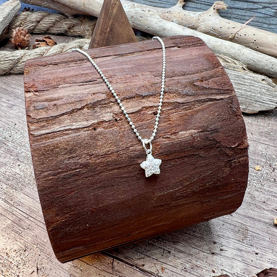 Collier femme HOLLYWOOD WHO? – pendentif étoile pavée zircons façon diamant et chaîne boules facettées scintillantes en argent 925