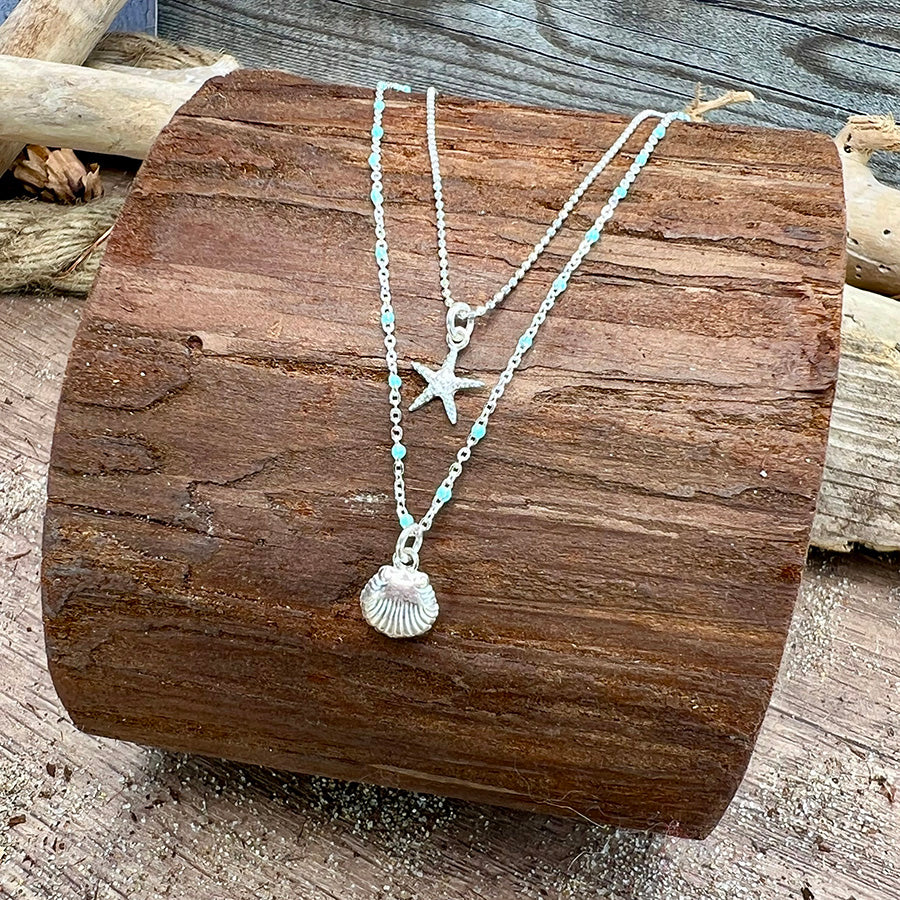 Collier femme double rang SON OF A BEACH – chaîne perles émaillées turquoise, chaîne boules facettées scintillantes et pendentif coquillage argent 925