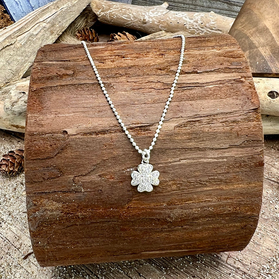 Collier femme JACKPOT BABY – chaîne boules facettées scintillantes, pendentif trèfle oversize zircon façon diamant, argent 925