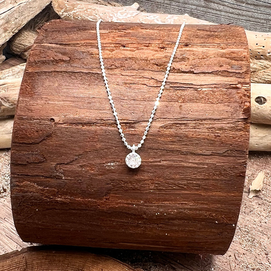 Collier femme TINY BUT BOSSY – chaîne boules facettées scintillantes, pendentif halo zircon et argent 925