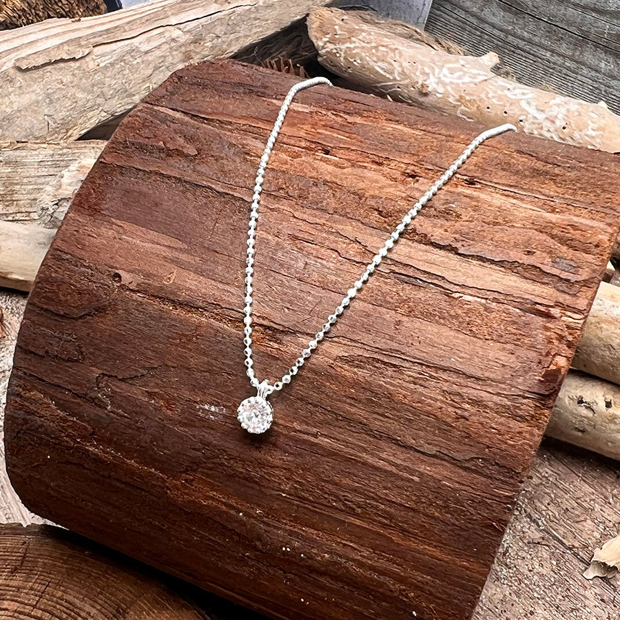 Collier femme TINY BUT BOSSY – chaîne boules facettées scintillantes, pendentif halo zircon et argent 925