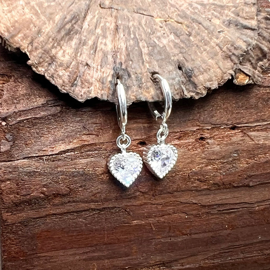 Boucles d’oreilles femme créoles LOVE DEALER – pendentifs cœur zircon taille cœur serti milgrain et argent 925