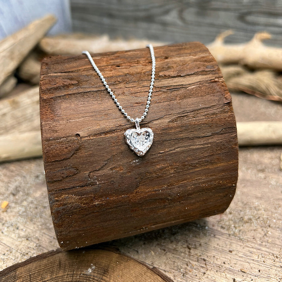 Collier femme LOVE IS A GUN – chaîne boules facettées scintillantes, pendentif cœur oversize zircon et argent 925