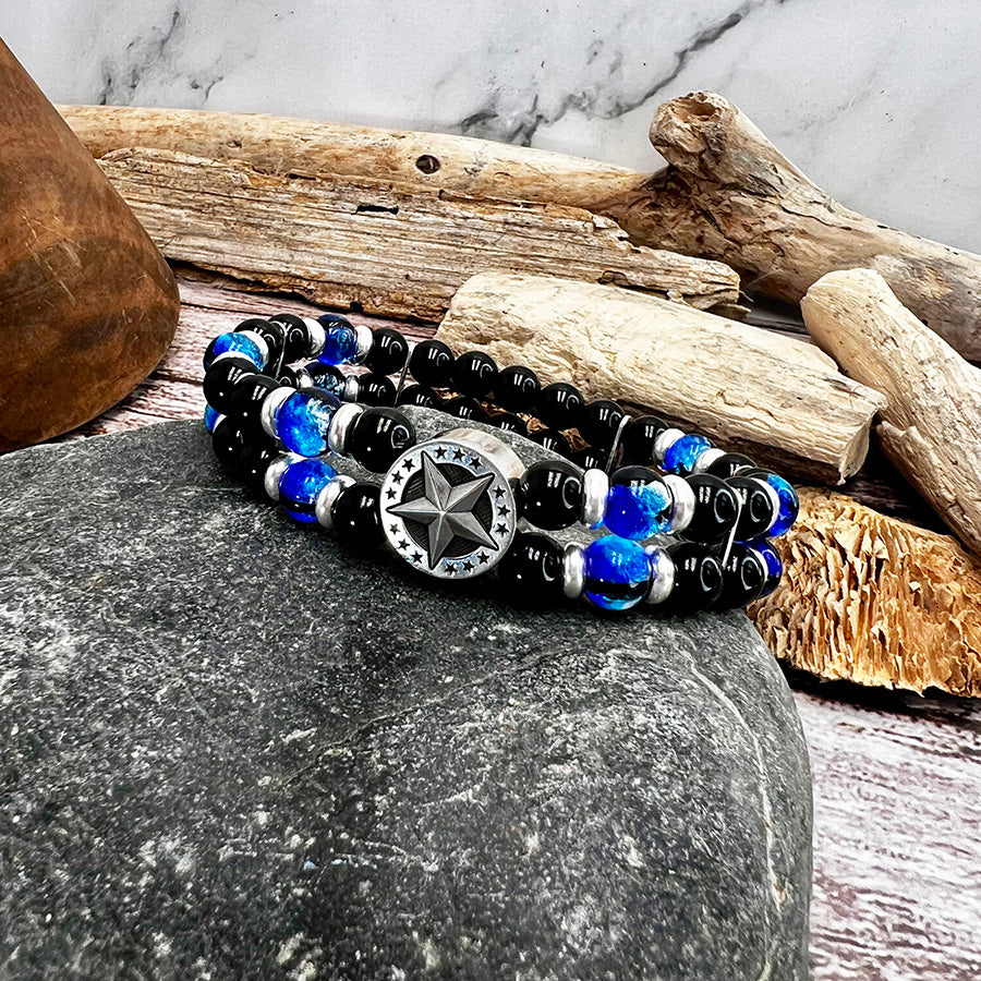 Bracelet homme double-rang STAR & SIN – perles d’onyx 8 mm, perles lumineuses bleues, palet étoile signature et argent 925