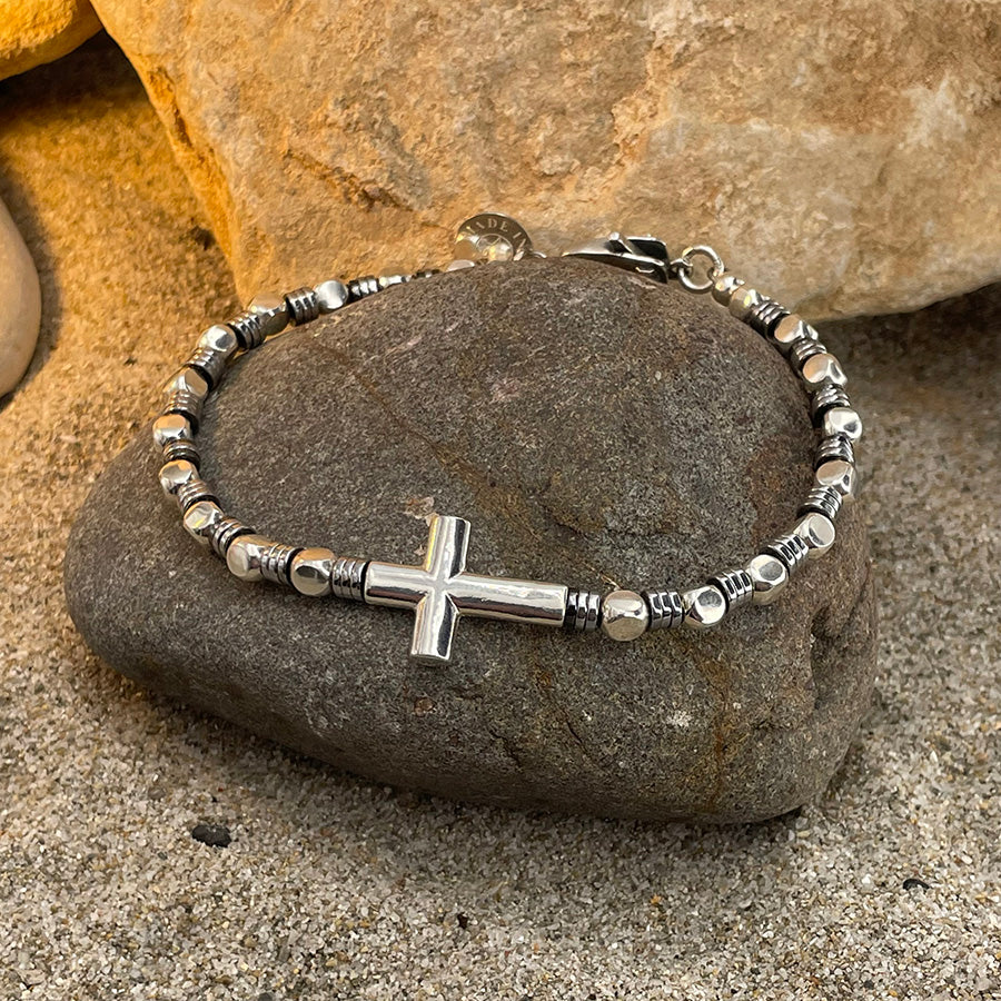 Bracelet homme HOLY SKULL – perles carrées argent 925, croix oversize et fermoir tête de mort