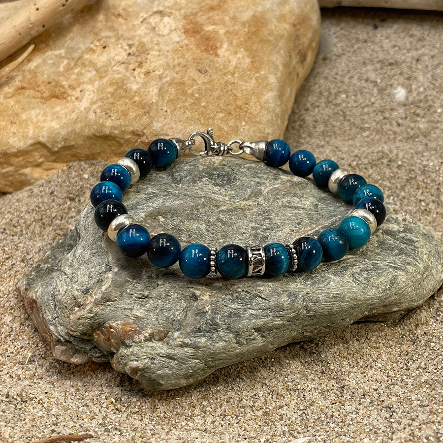 Bracelet homme WAVE FCKER – perles d’œil de tigre bleu lagon 8 mm, donut signature, fermoir mousqueton et argent 925