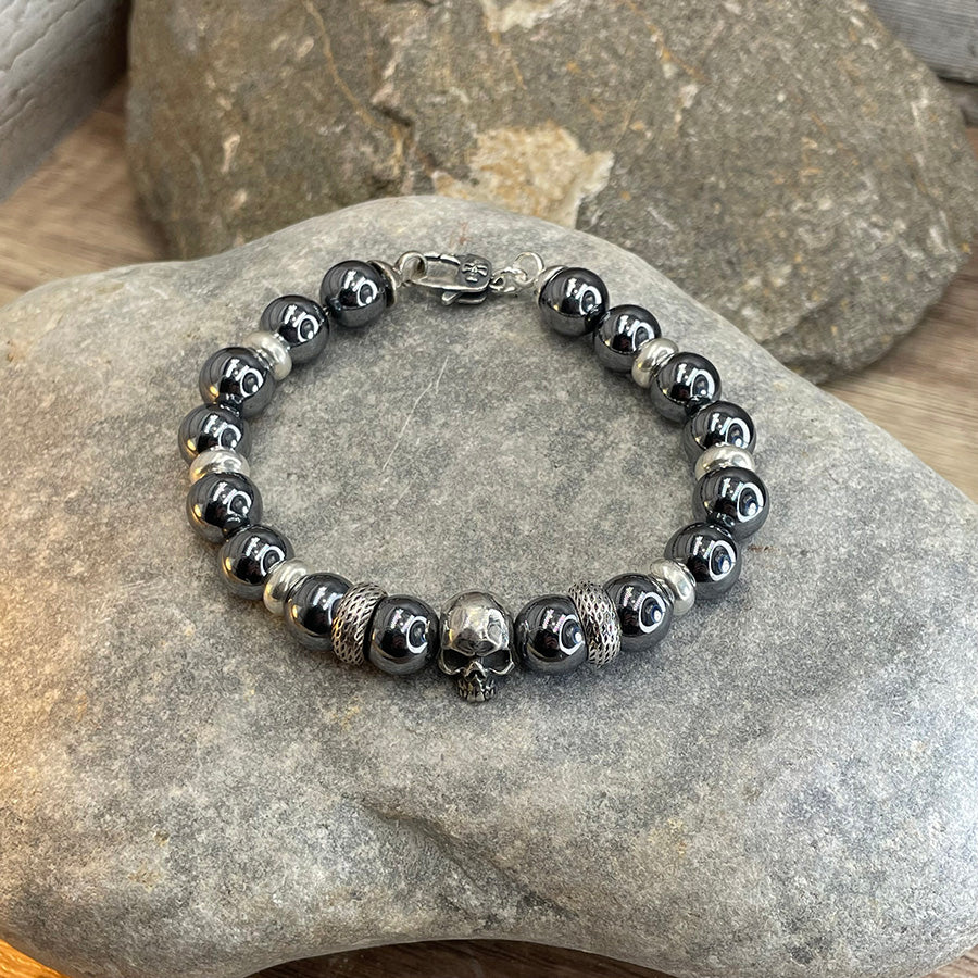Bracelet homme KILLER INSTINCT – perles de térahertz 10 mm, tête de mort Pitch & Néo® et fermoir mousqueton skull argent 925
