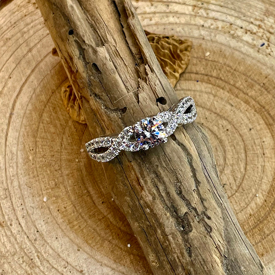 Bague femme RUNAWAY BRIDE – solitaire zircon façon diamant et pavage croisé en argent 925