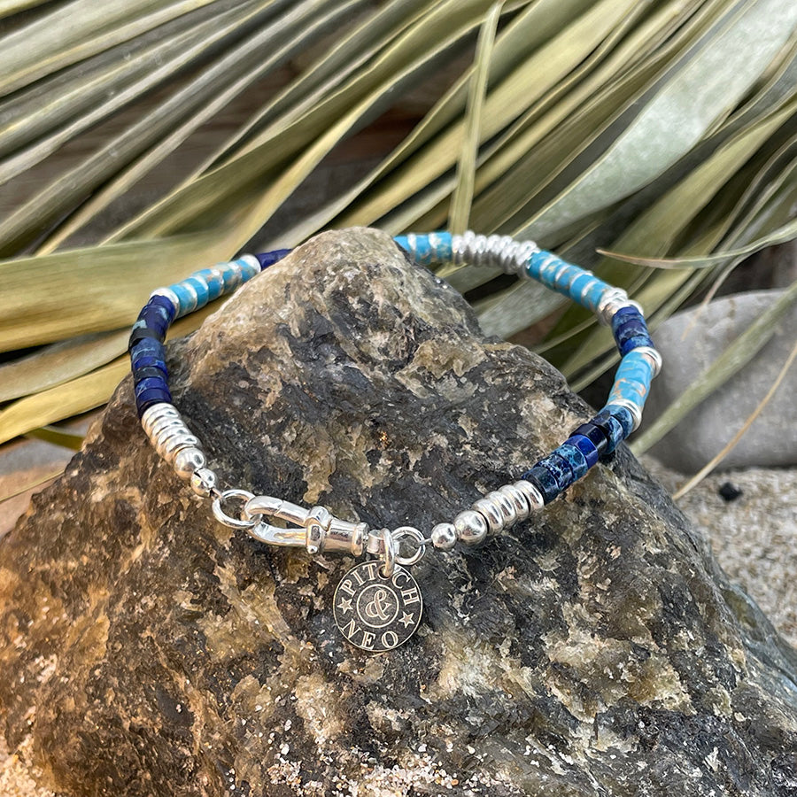 Bracelet homme surfeur MIDNIGHT SURFER – perles heishi jaspe impérial et lapis-lazuli, intercalaires et fermoir mousqueton en argent 925