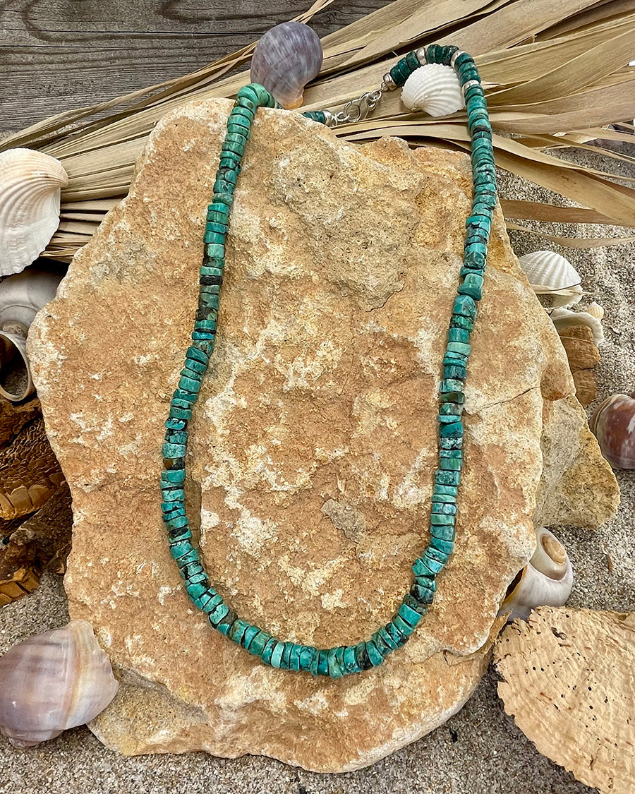 Collier homme surfeur SURF & F**K – perles heishi de turquoise naturelle 8 mm et fermoir mousqueton argent 925