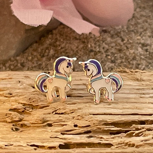 A HORSE WITH NO NAME BOUCLES D'OREILLES ENFANT LICORNE EN ÉMAIL PAILLETÉ ET ARGENT 925