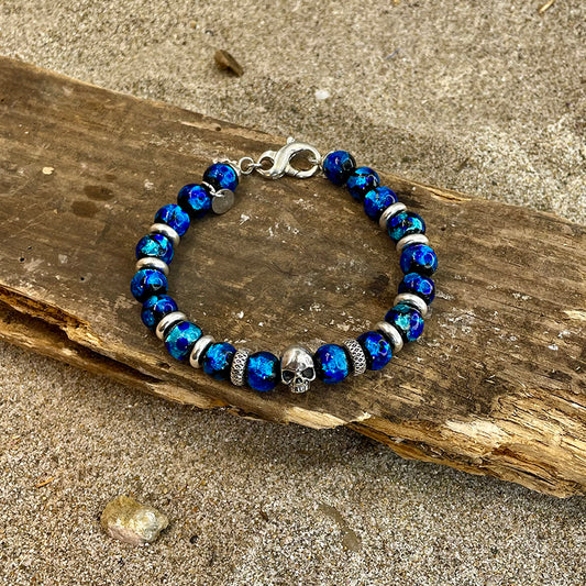 Bracelet homme COSMIC BONES – perles 10 mm, tête de mort signature, fermoir mousqueton et argent 925