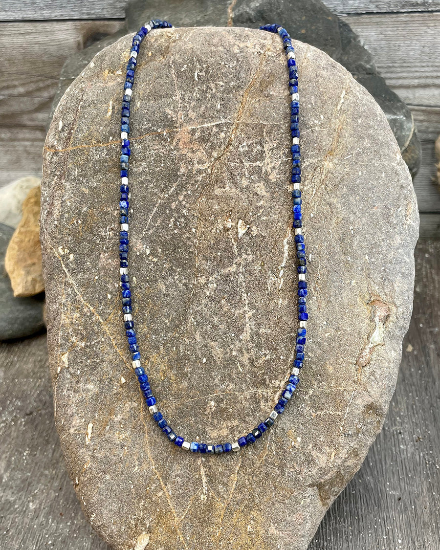 COSMIC COLLIER PERLES CARRÉES EN LAPIS LAZULI ET ARGENT 925