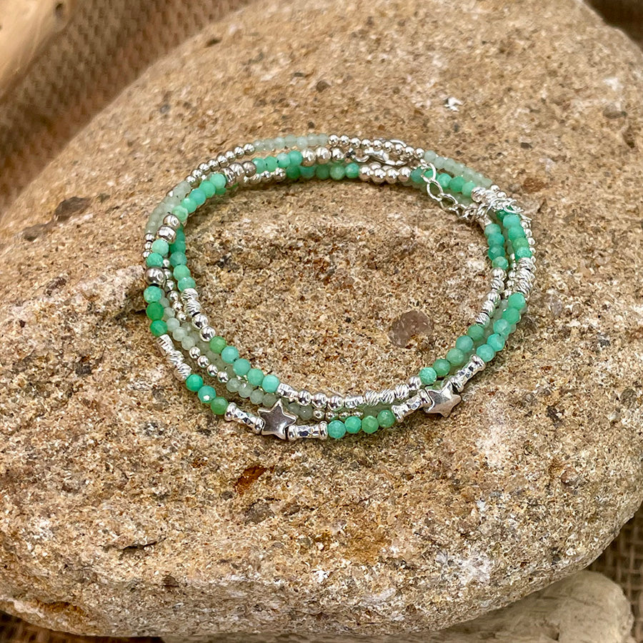 COULEUR MENTHE À L'EAU BRACELET MULTI-RANGS EN PERLES DE CHRYSOPRASE ET PERLES ÉTOILES EN ARGENT 925