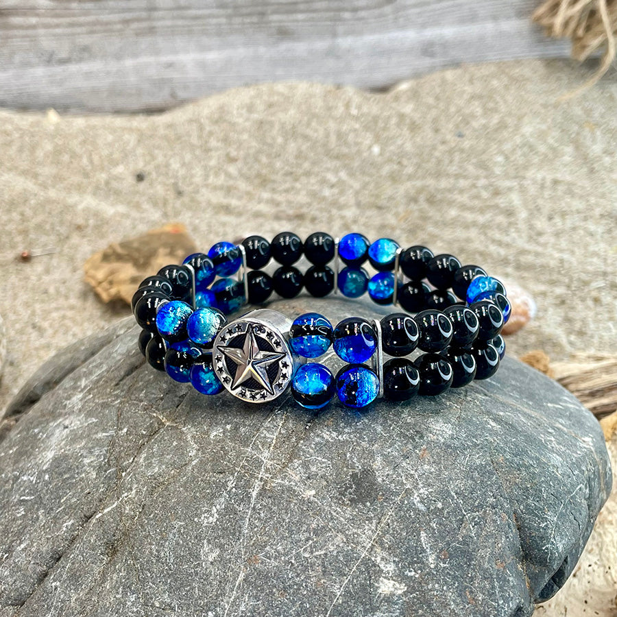 Bracelet homme double-rang BLACK STAR VISION – perles d’onyx 8 mm, perles lumineuses bleues, palet étoile signature et argent 925