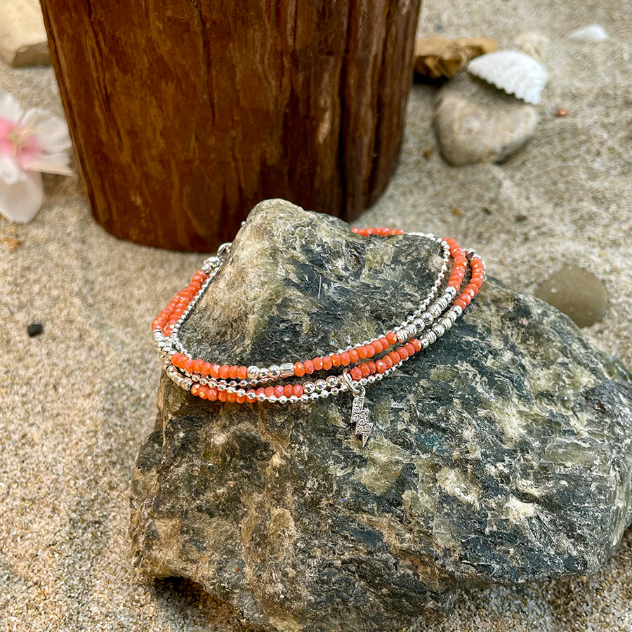 STORM BRACELET MULTI RANGS EN PERLES DE CORAIL BAMBOU ET PENDENTIF ÉCLAIR EN ZIRCONS ET ARGENT 925